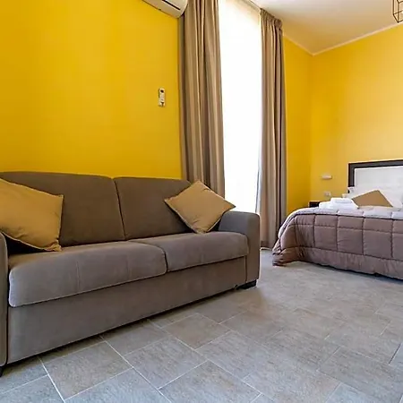 Trianon Bed and Breakfast 4*
