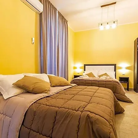 Trianon Bed and Breakfast 4*