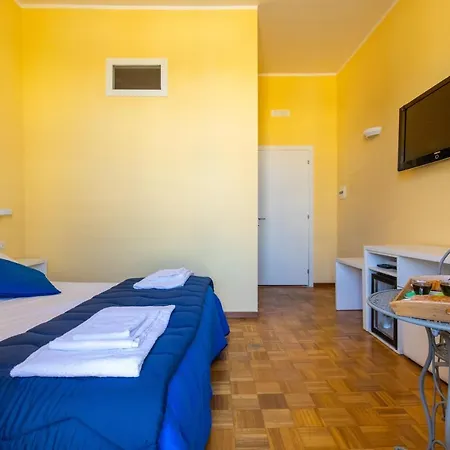 Trianon Bed & Breakfast 4*