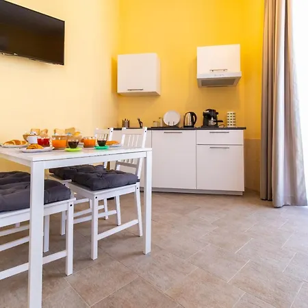 Trianon Bed & Breakfast 4*