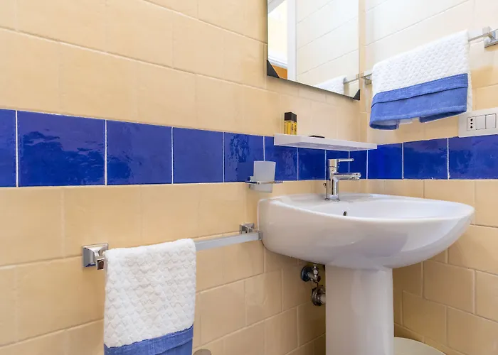 Trianon Nocleg ze śniadaniem 4*