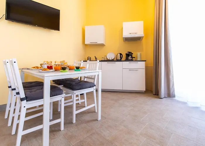 Trianon Nocleg ze śniadaniem 4*